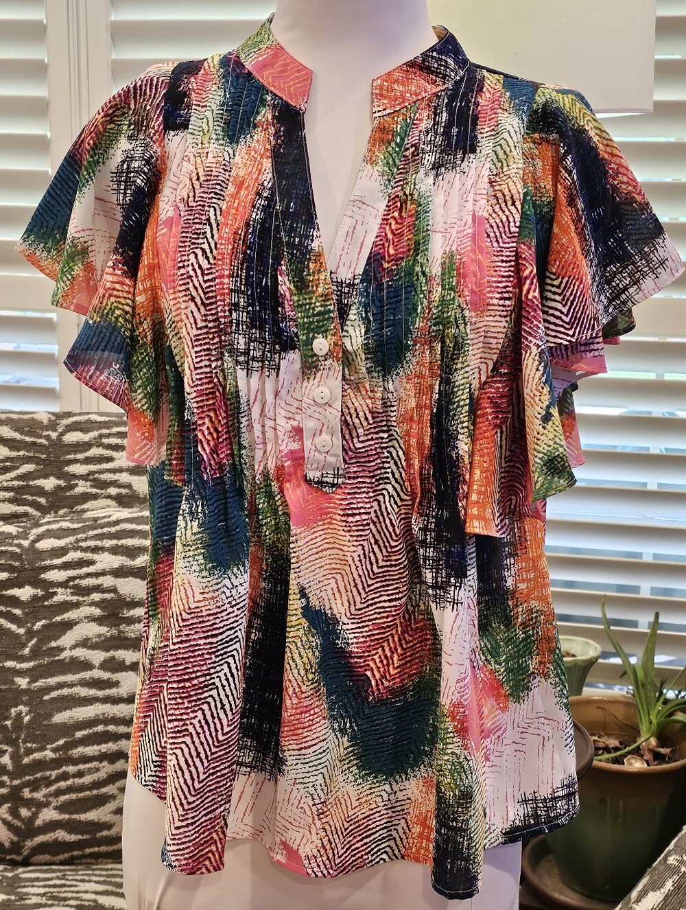 Entro Flutter Sleeves V-neck Blouse Small